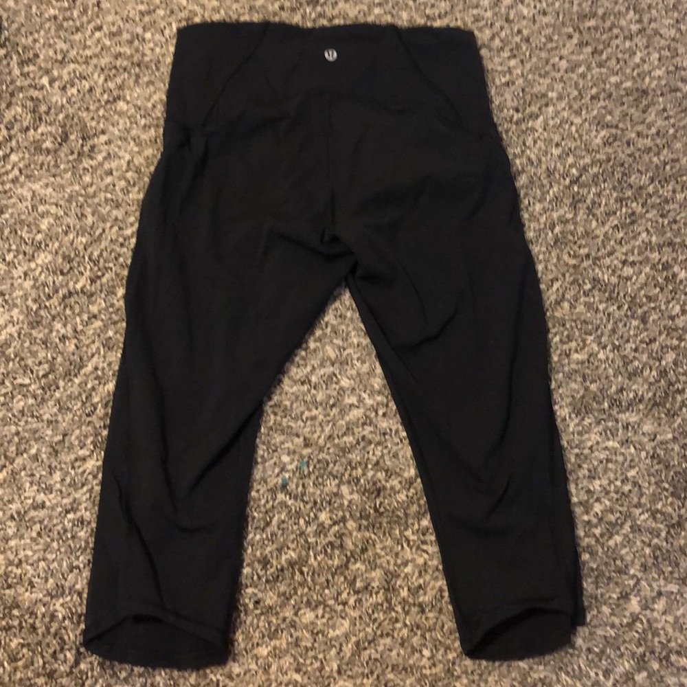 Black cropped lulu lemon leggings
